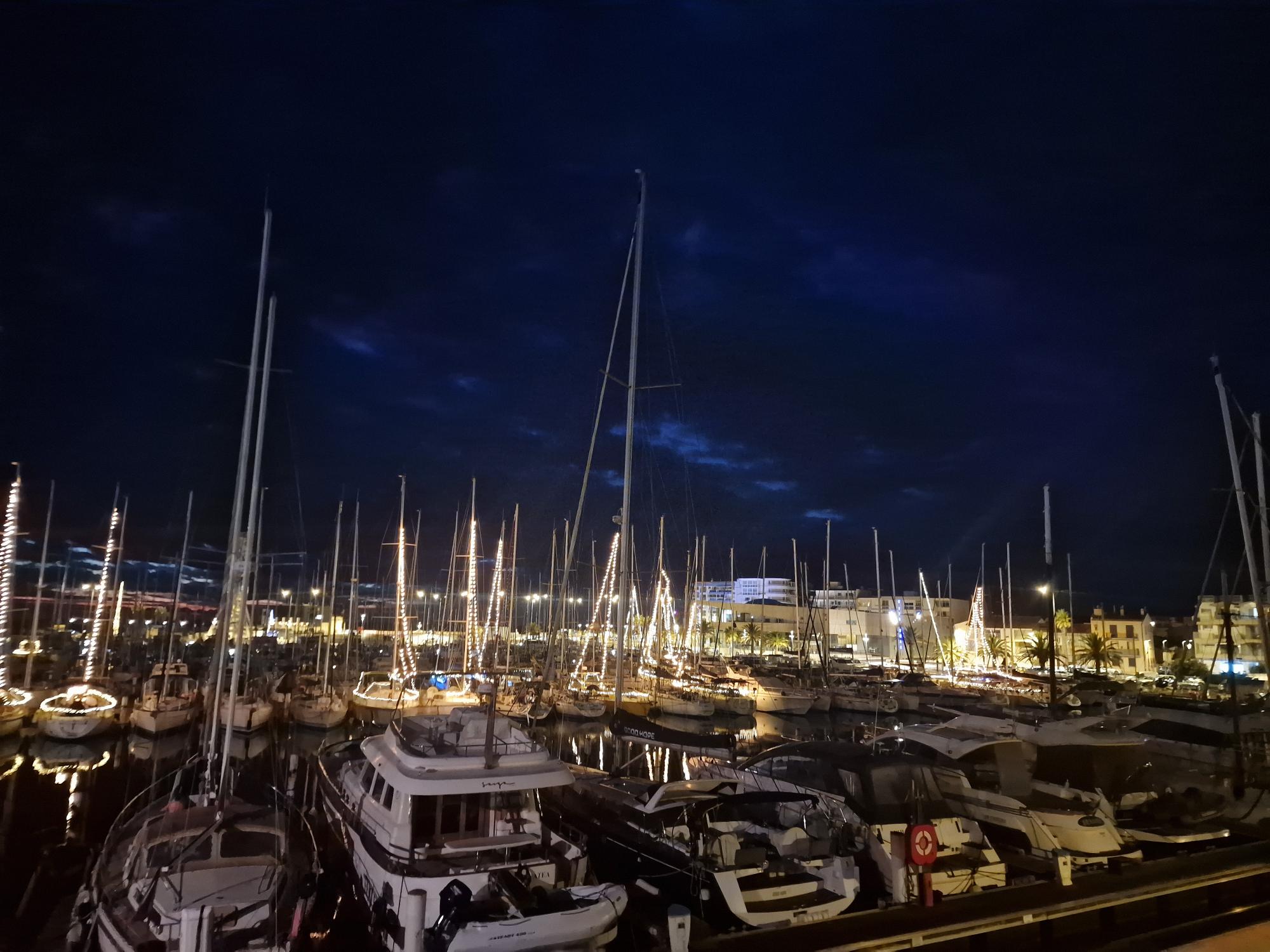 Un spectacle féérique illumine le port de Canet-en-Roussillon