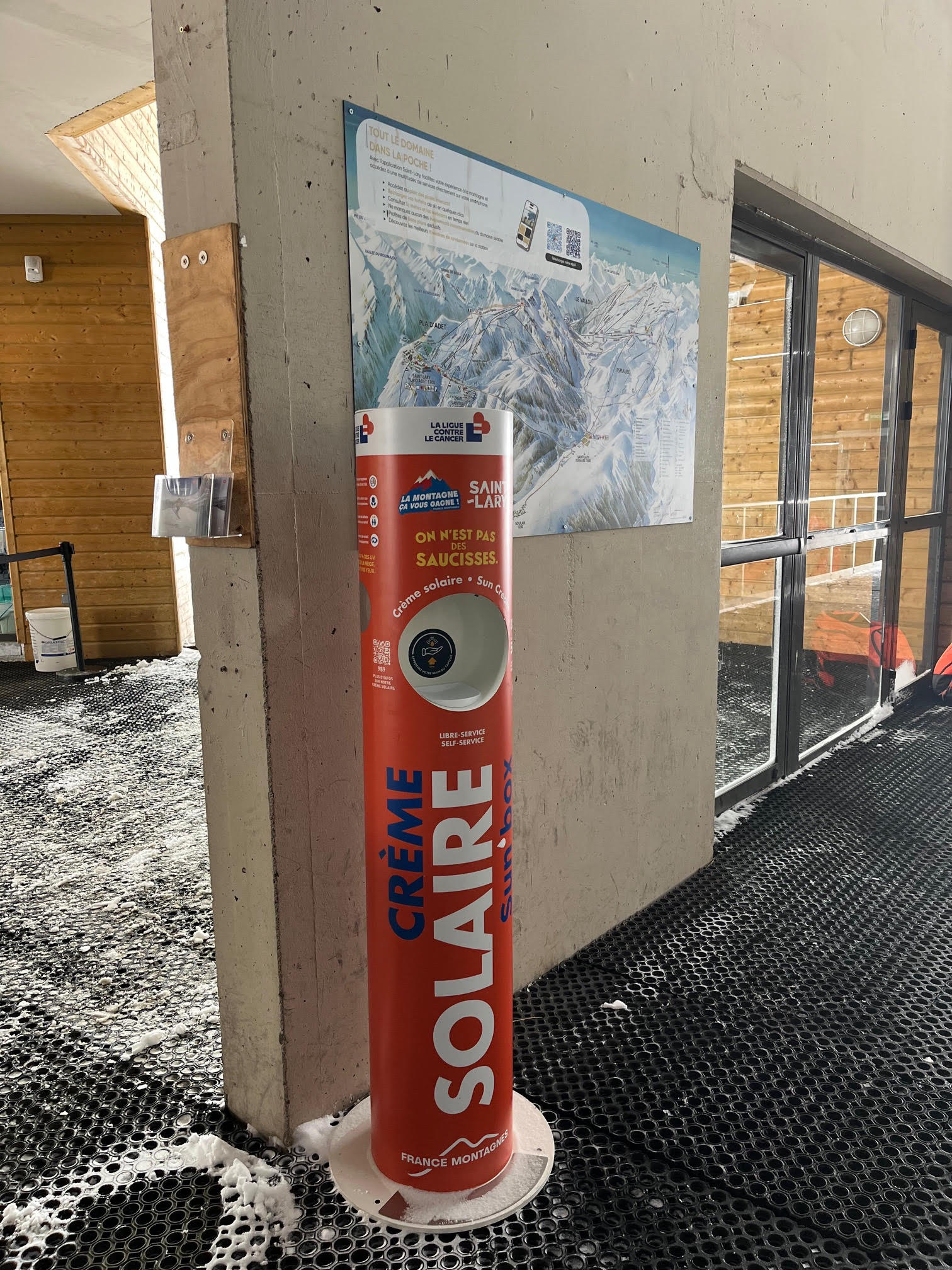 Des distributeurs de crème solaire gratuits débarquent dans les Hautes-Pyrénées