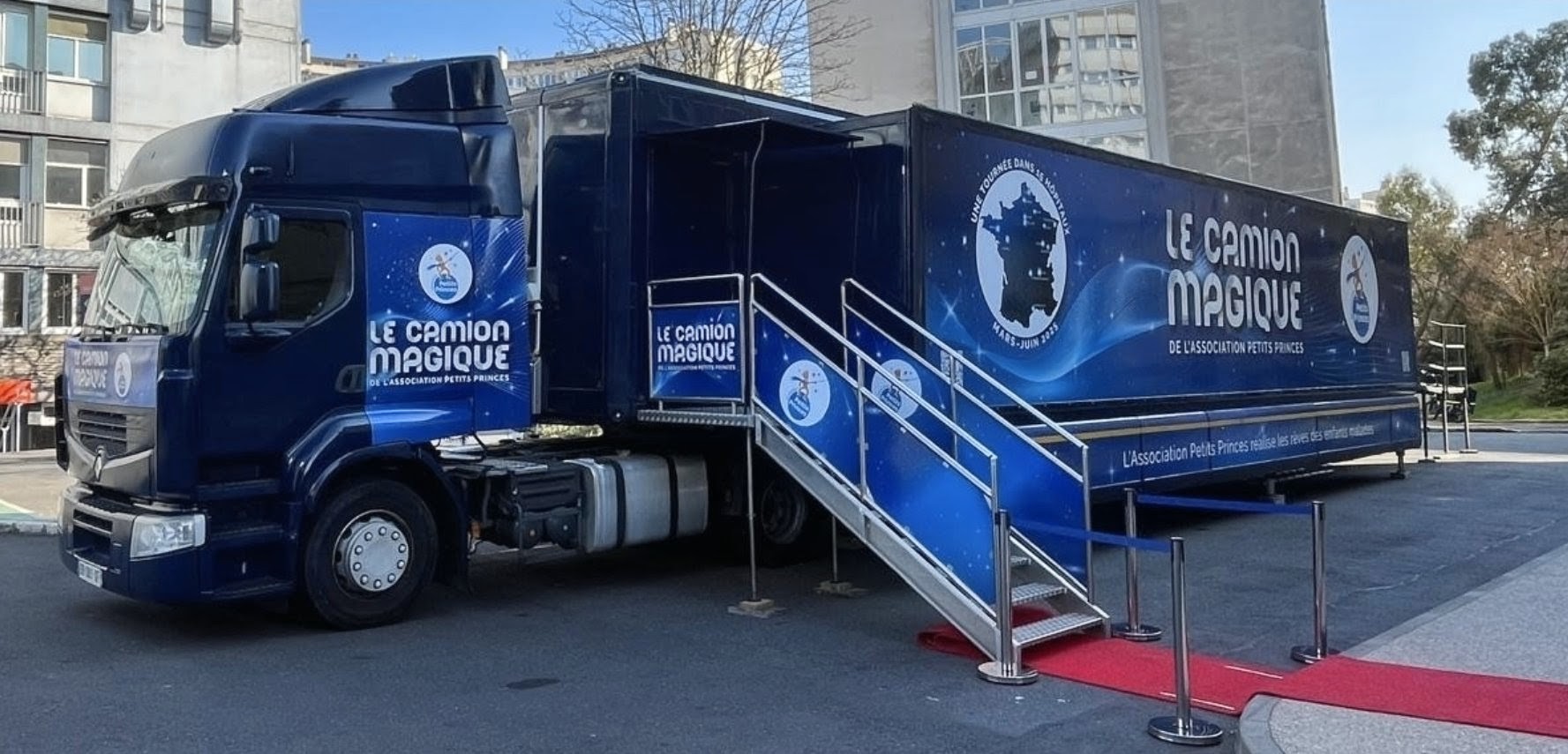 La magie s’invite à l’hôpital : le camion des Petits Princes fait escale à Perpignan