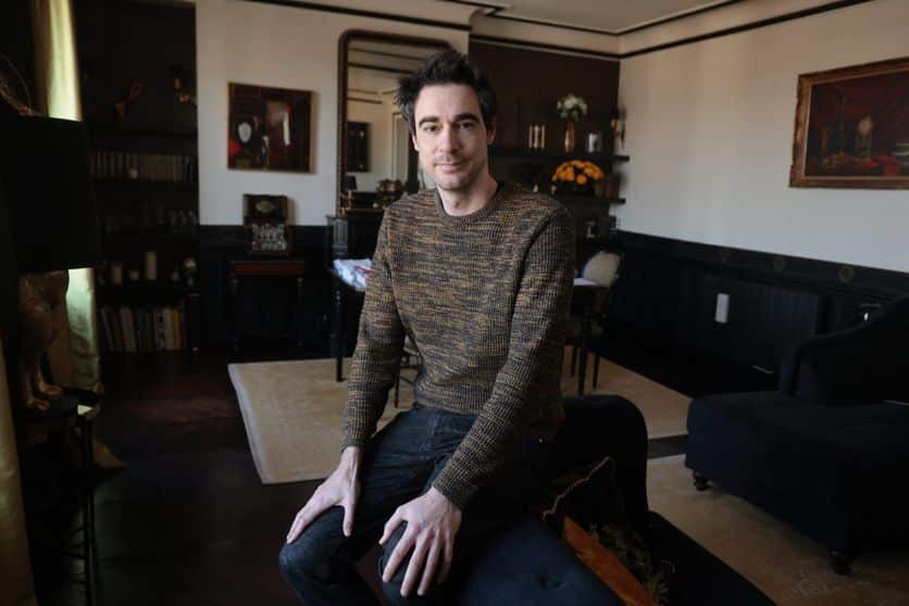 De la scène au calvaire, la fin tragique d’Arnaud Denis broyé par un implant chirurgical banal